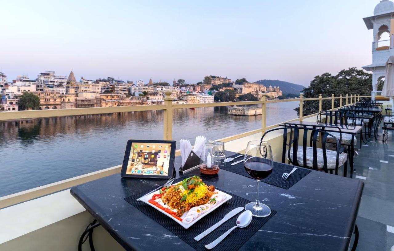 Sarovar - Lake Facing Boutique Hotel On Lake Pichola Udaipur Exterior foto
